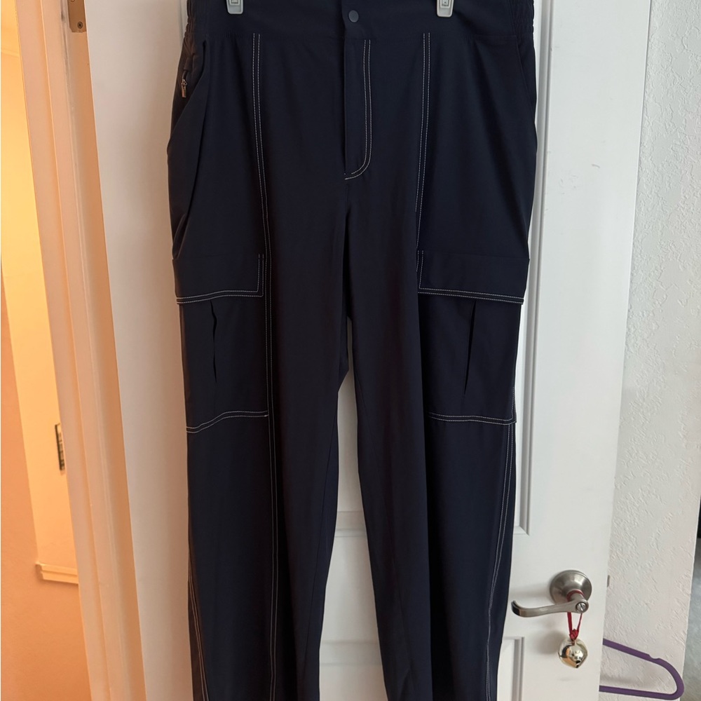 ATHLETA, cargo, navy w wht piping, flowy, never worn